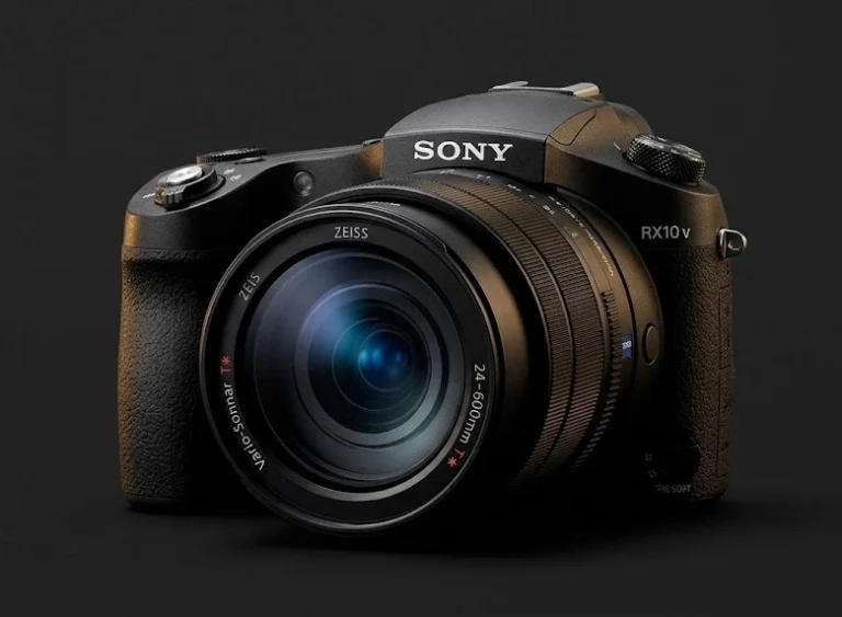 Sony RX10 V bridge camera with integrated 24–600mm ZEISS zoom lens.