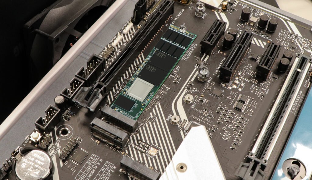 Diagram showing an NVMe SSD communicating with the CPU over the PCIe interface
